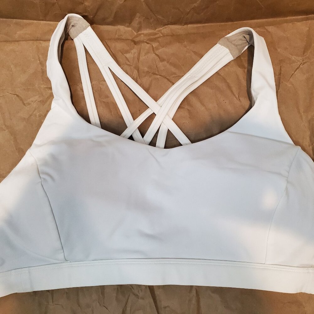 Lululemon Free to Be Serene Bra White Size 8 Support for C, D cups
